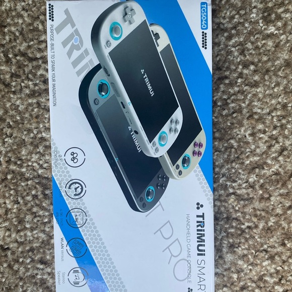 Trimui 4.9 screen with Wi-Fi, Bluetooth, fast boot stereo speakers 3000 games - Picture 1 of 7